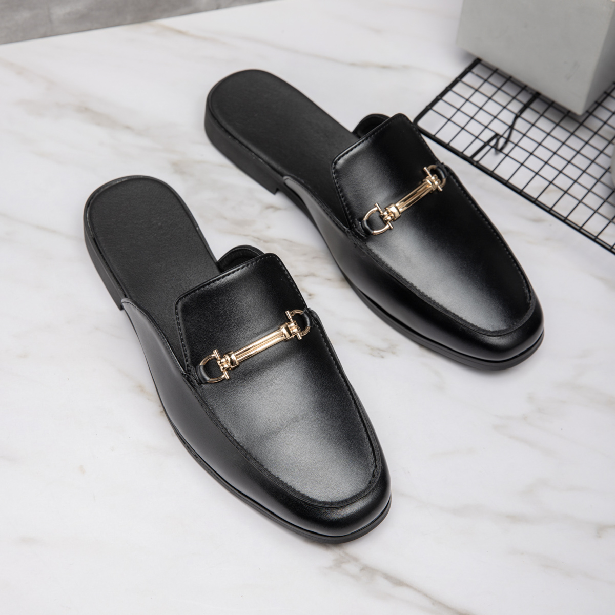 カジュアルミュールメンズレザーローファー金属装飾ソリッドカラ - Men'S Shoes Hey Dude のレビューと価格