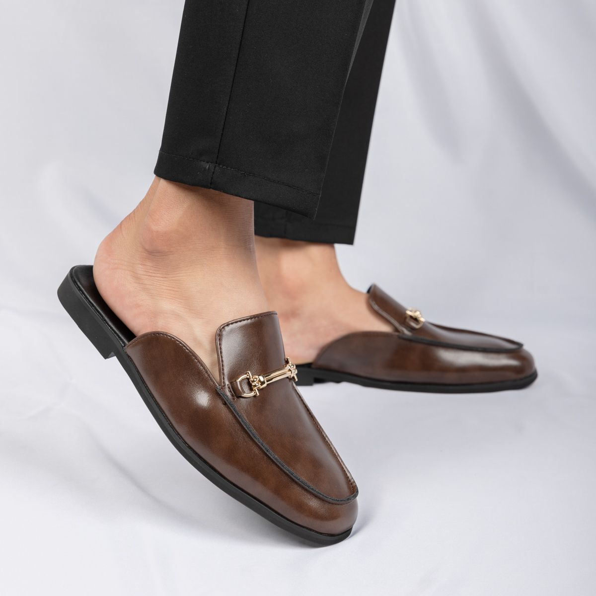 カジュアルミュールメンズレザーローファー金属装飾ソリッドカラ - Men'S Shoes Hey Dude のレビューと価格